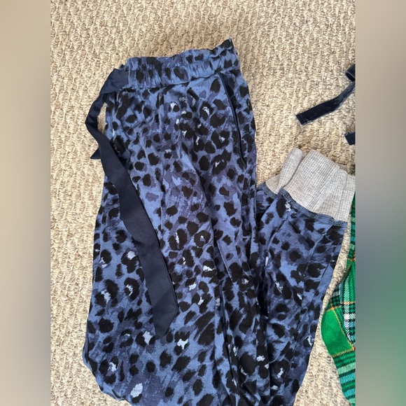 Aerie pajama bundle - Picture 3 of 7